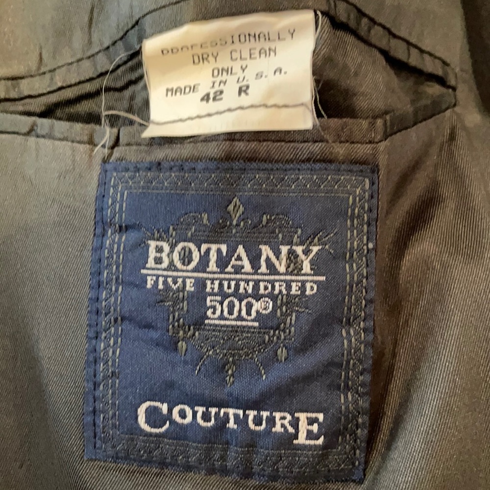 Pants 32’’ waist inseam 28’’.  Jacket 42R